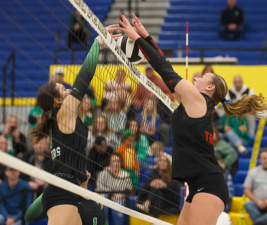 20251027dj CG Regional Volleyball