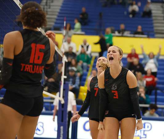 20251027dj CG Regional Volleyball