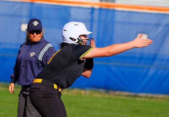 20260409dj GRN at WHT Softball